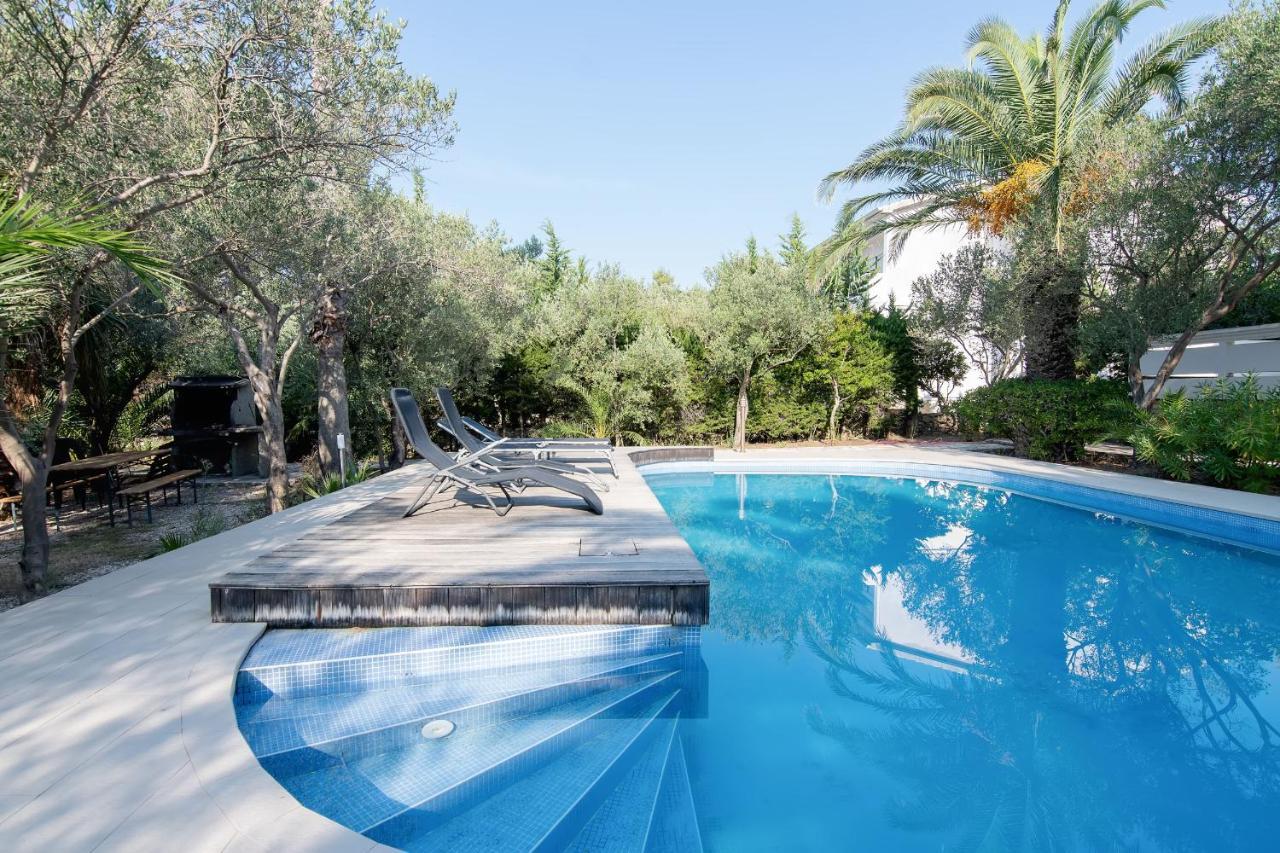 Beach Boy & Pool Girl Apartments Vir Eksteriør billede