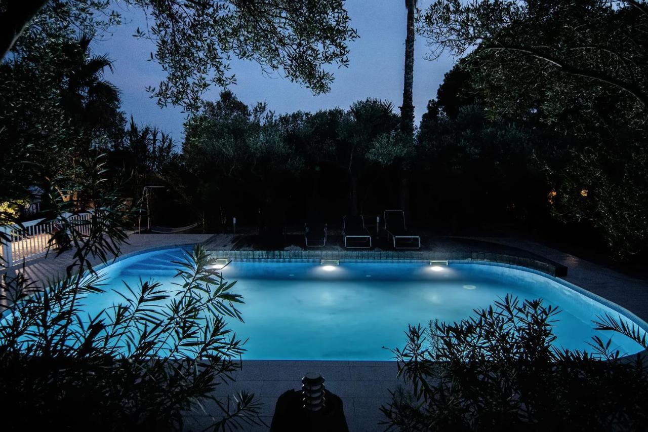 Beach Boy & Pool Girl Apartments Vir Eksteriør billede