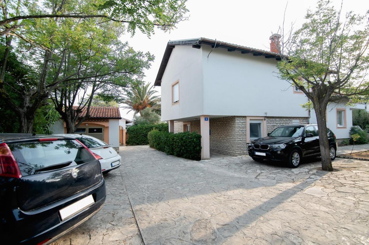 Beach Boy & Pool Girl Apartments Vir Eksteriør billede